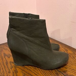 Nicole Olive Color Wedge Ankle Boots